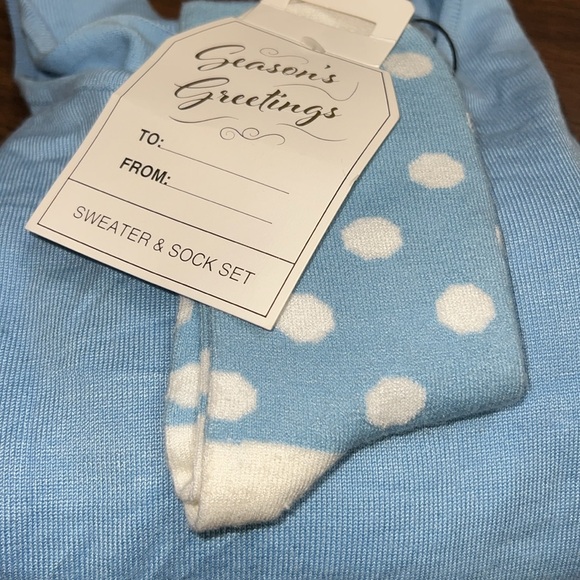 T Tahari Woman Light Blue Sweater & Sock Set, Size 1X, Ultra Soft, Gift Bundle - Picture 4 of 8